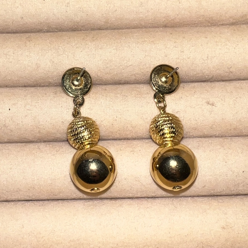 ⭐️Vintage Gold Tone Triple Beaded Dangle Earrings - Picture 4 of 5